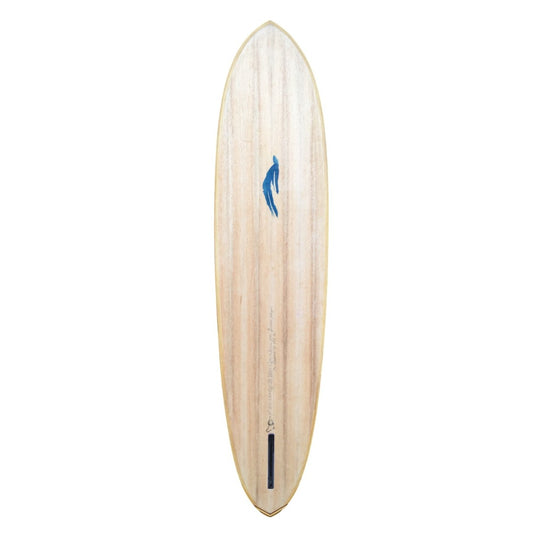 oLLywood Surfboards のロングボード。中央に青いシルエットロゴが入ったナチュラルウッドデザイン。