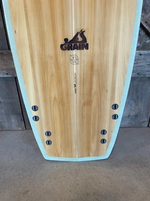 ミニ・シモンズ・サーフボード》スピード × 浮力 × オシャレな ミニ・シモンズ・サーフボード》スピード × 浮力 × オシャレな