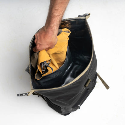 Dry Bag Backpack 30L（防水バックパック）